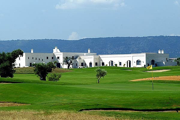 CLUBHOUSE MASSERIA MASCIOLA SEDE DEL GOLF CLUB SAVELLETRI FASANO